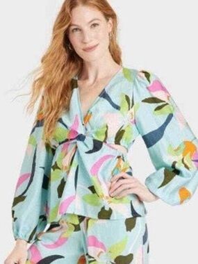 EUC A New Day Bright Tropical Floral Twist Front Cut Out Blouse